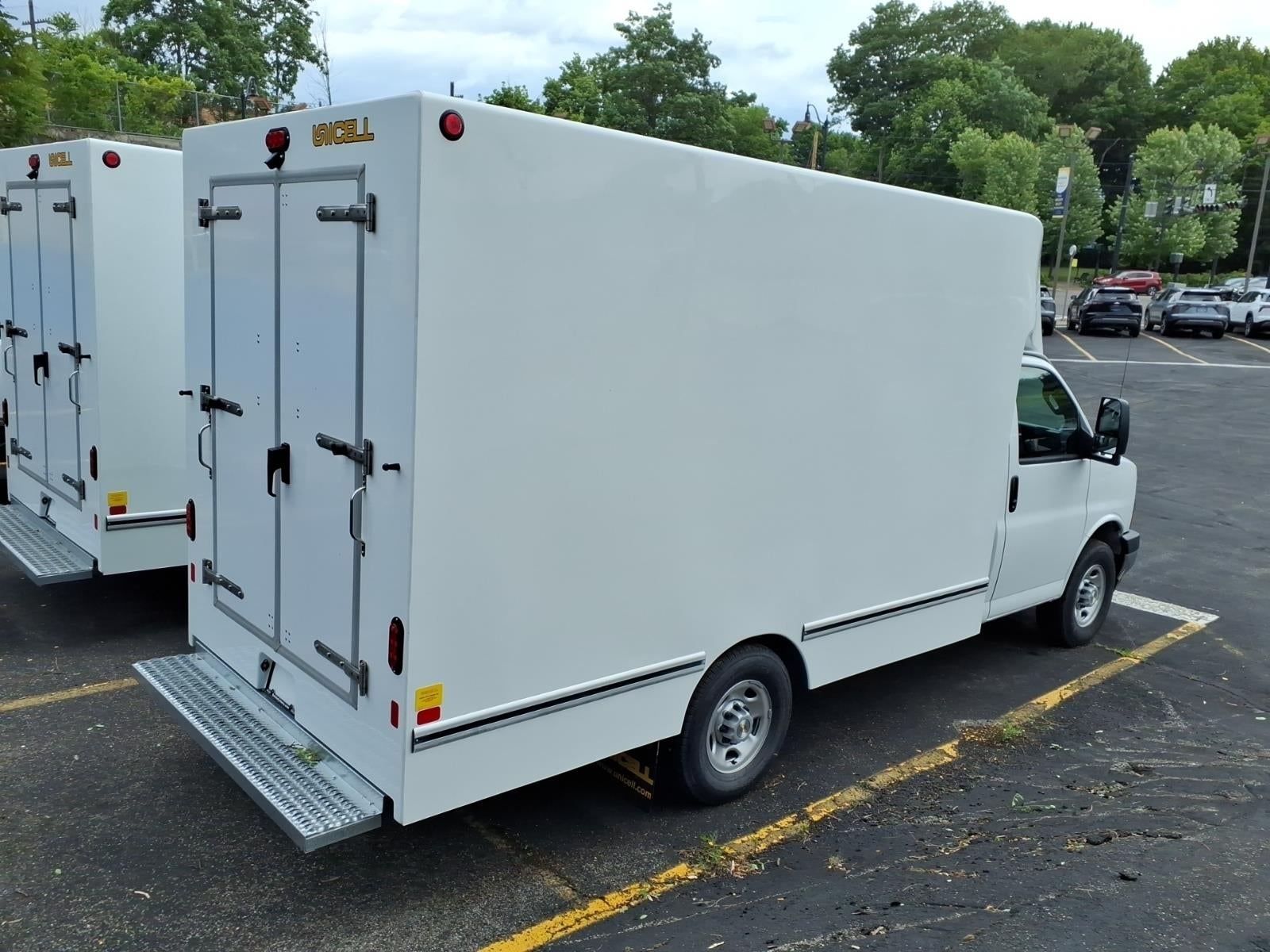 2026 Chevrolet Express Cutaway 3500 1WT