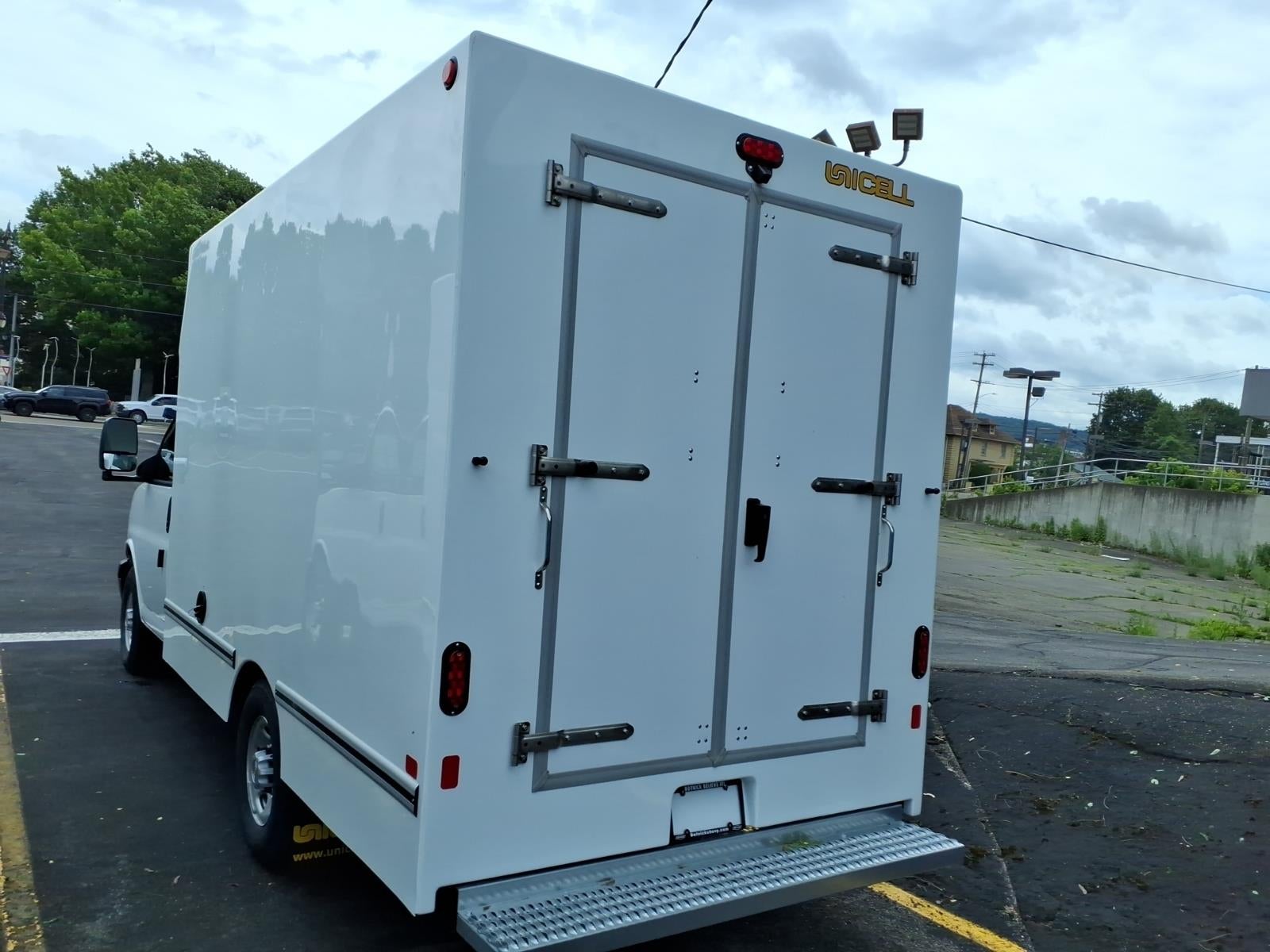2026 Chevrolet Express Cutaway 3500 1WT