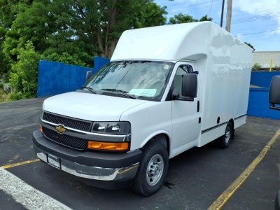 2026 Chevrolet Express Cutaway 3500 1WT