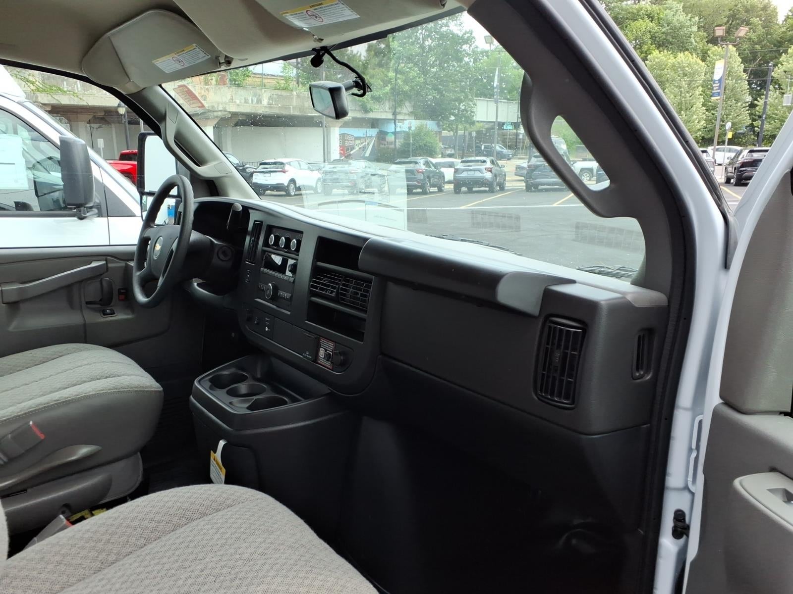 2026 Chevrolet Express Cutaway 3500 1WT