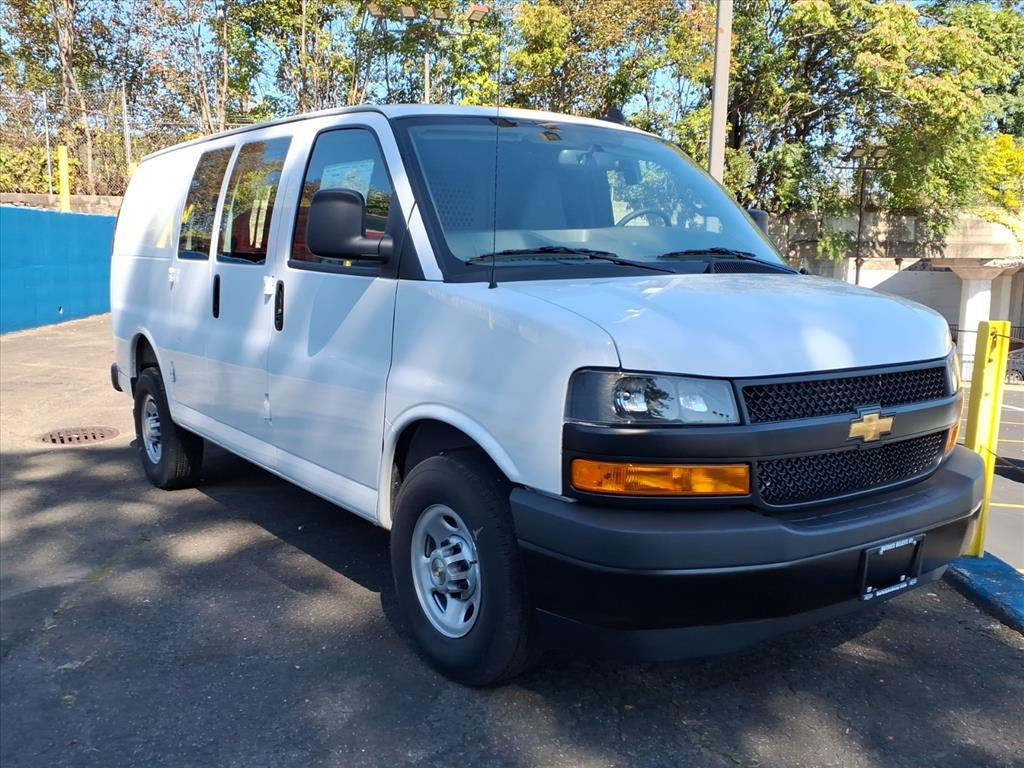 2025 Chevrolet Express Cargo 3500 WT