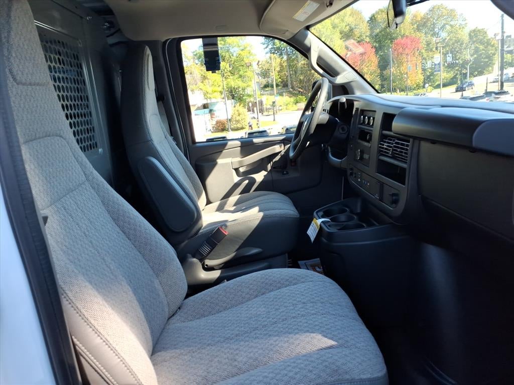 2025 Chevrolet Express Cargo 3500 WT