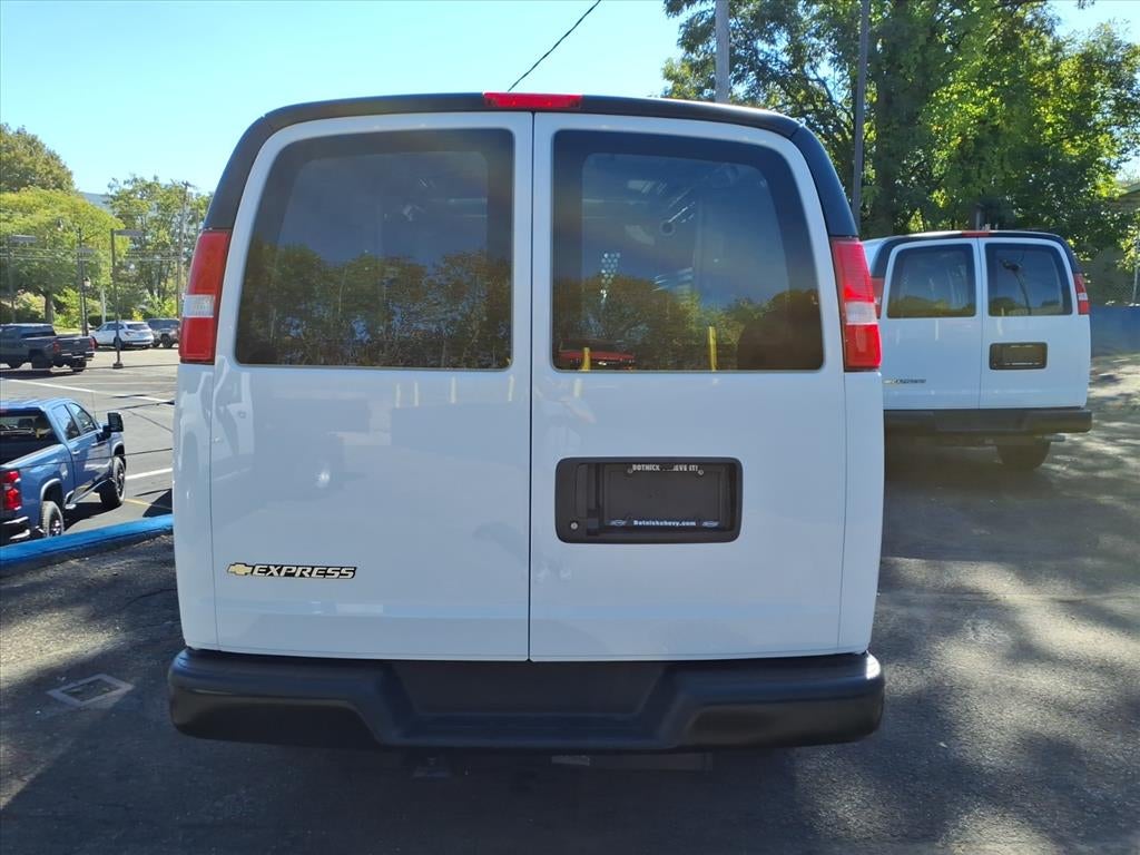 2025 Chevrolet Express Cargo 3500 WT