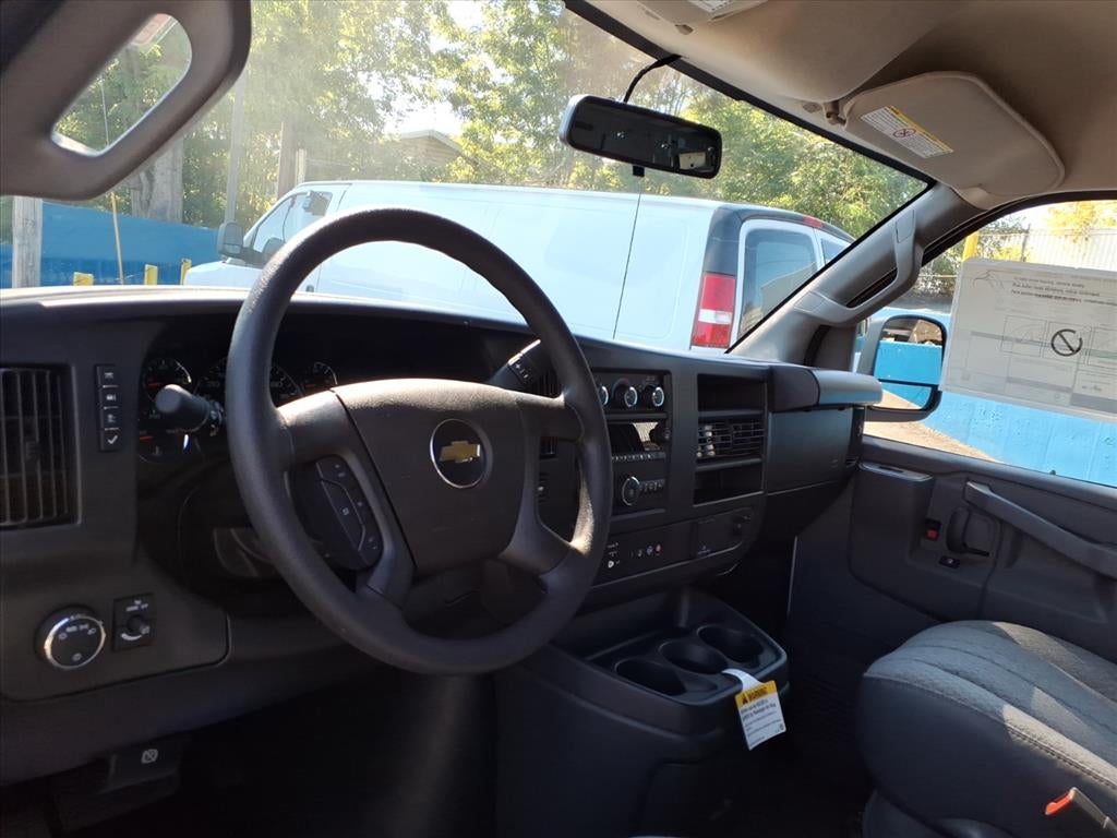2025 Chevrolet Express Cargo 3500 WT