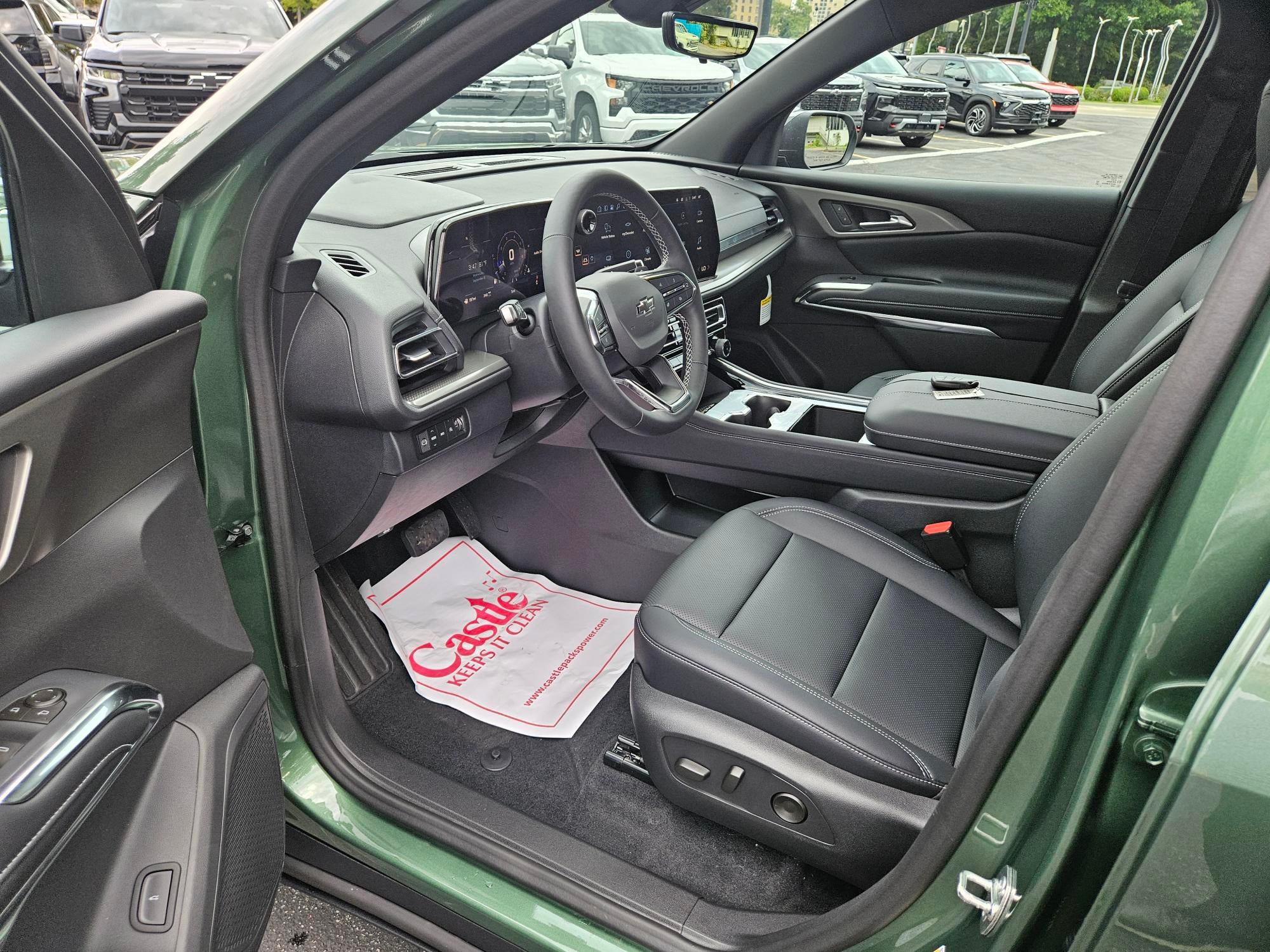 2027 Chevrolet Traverse LT - Photo 4