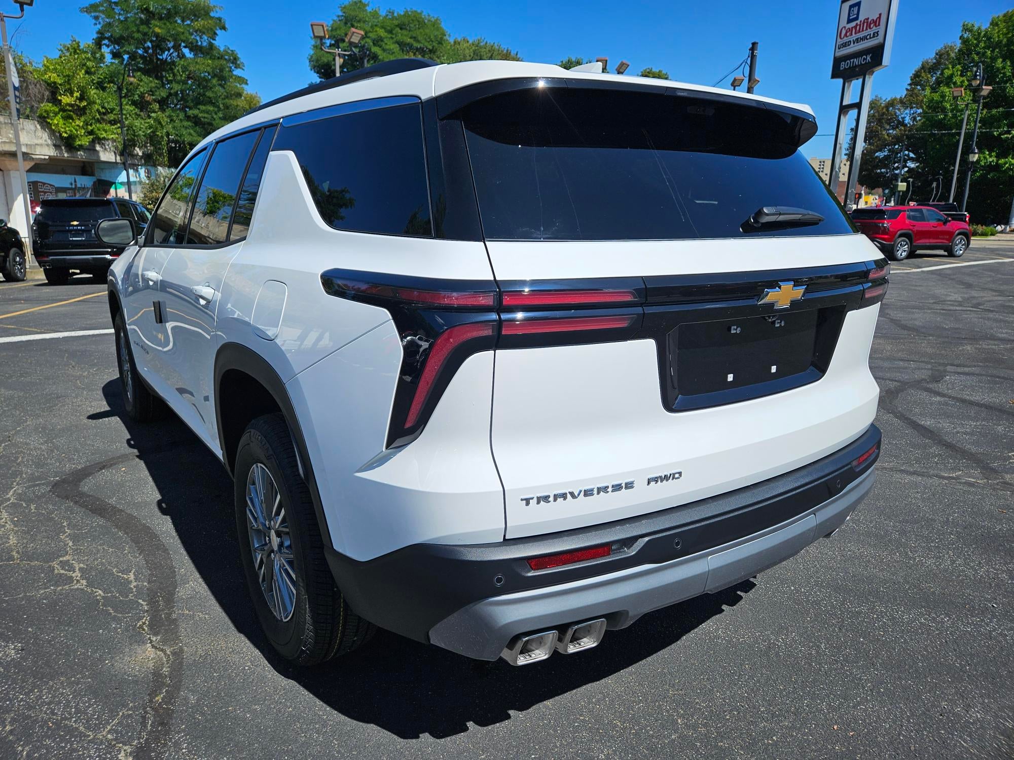 2027 Chevrolet Traverse LT
