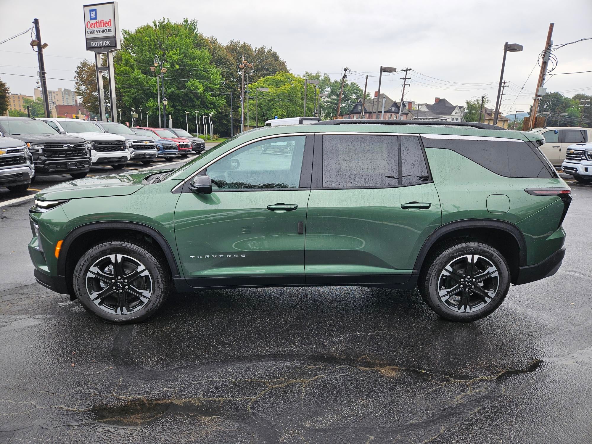 2027 Chevrolet Traverse LT