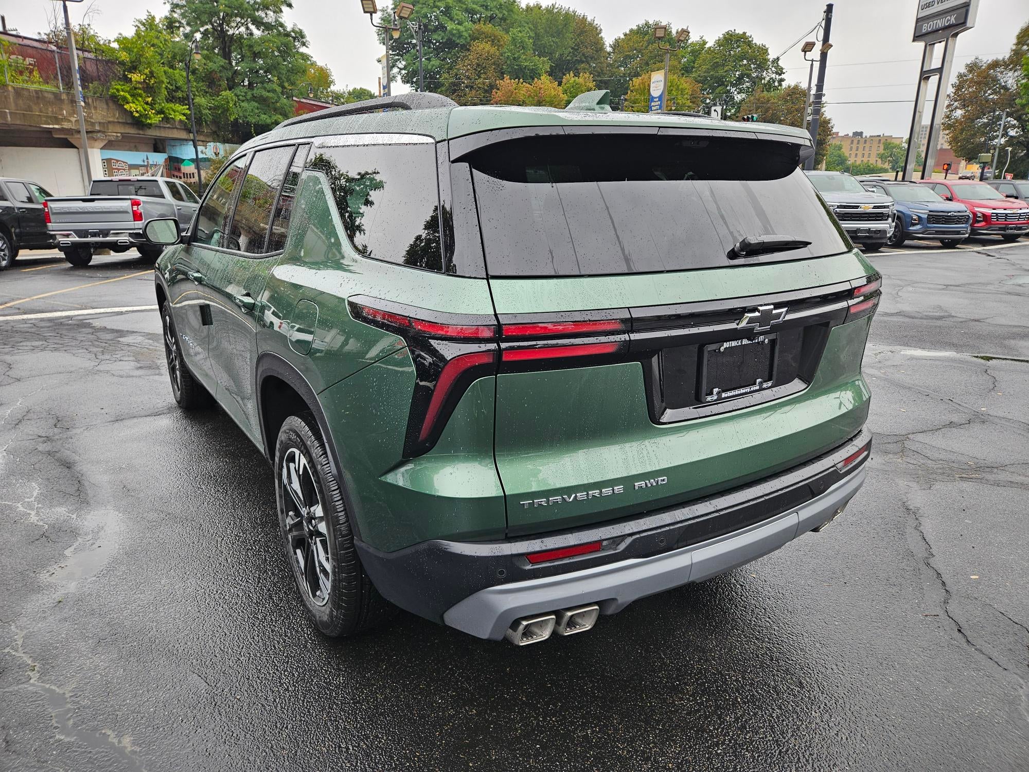 2027 Chevrolet Traverse LT