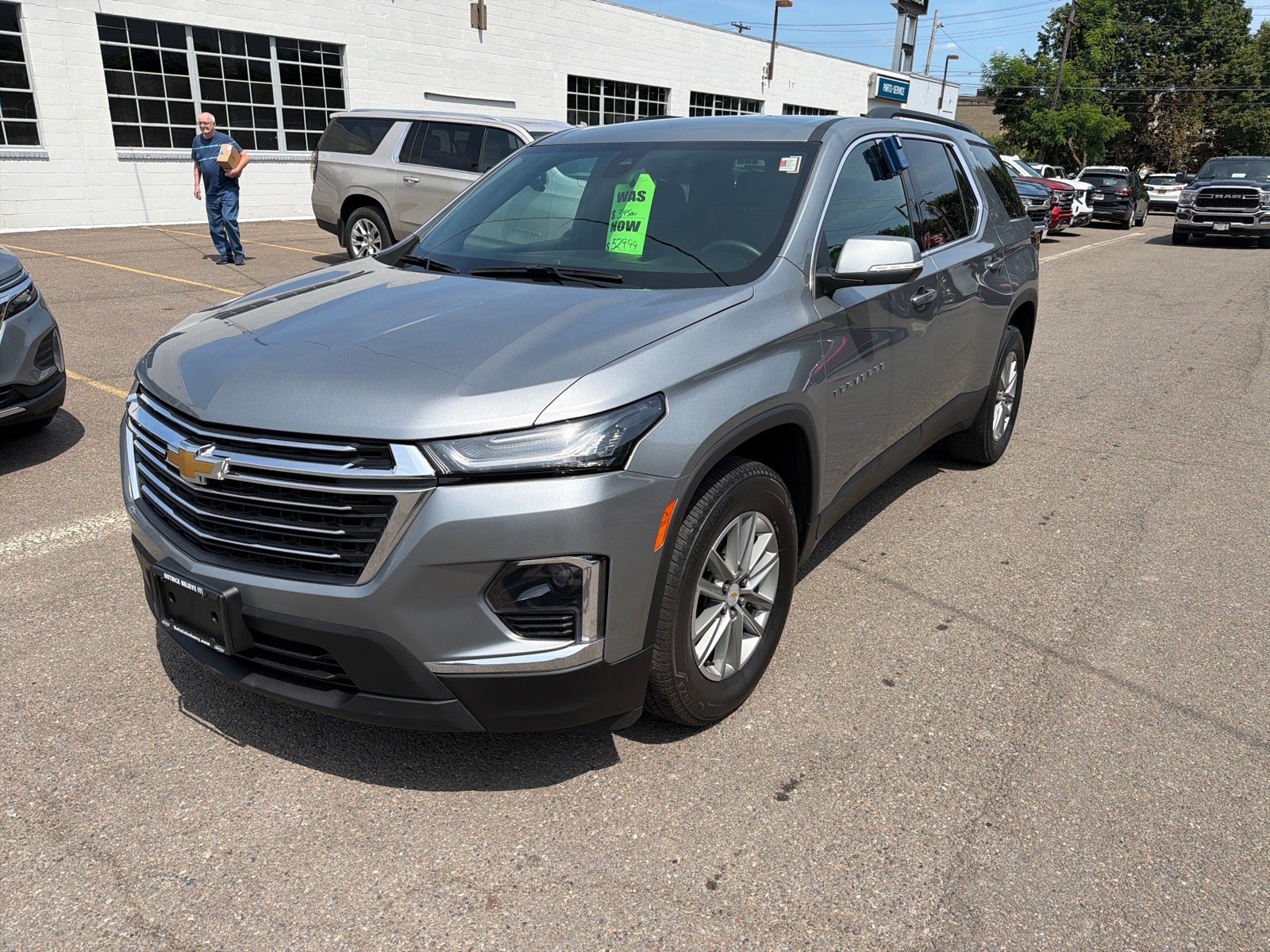 2023 Chevrolet Traverse LT Cloth