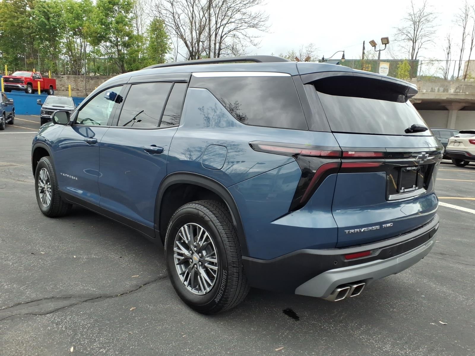 2025 Chevrolet Traverse LT