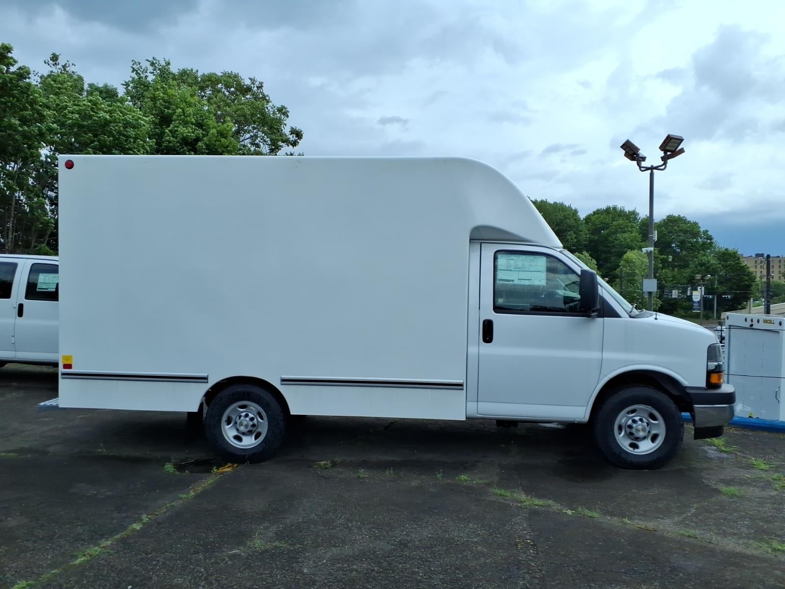 2026 Chevrolet Express Cutaway 3500 1WT