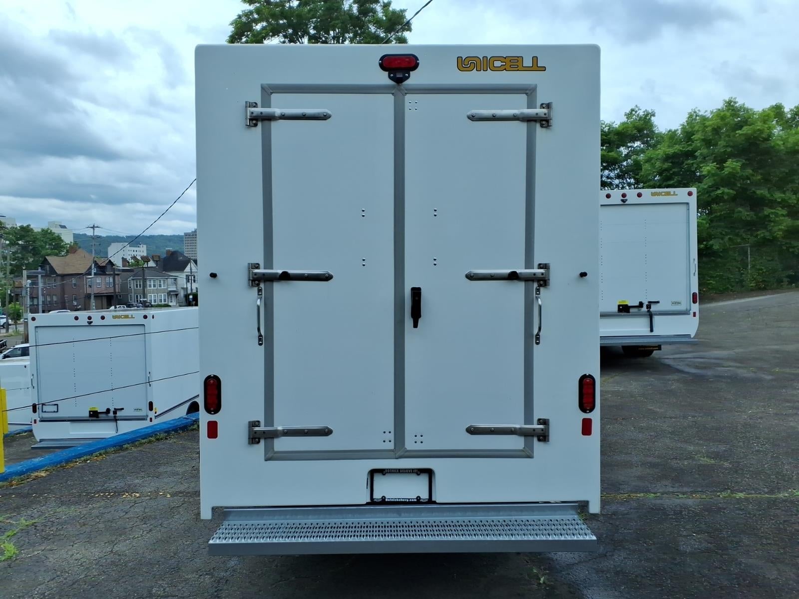 2026 Chevrolet Express Cutaway 3500 1WT