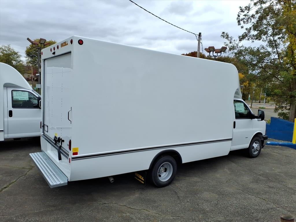 2025 Chevrolet Express Cutaway 3500 1WT