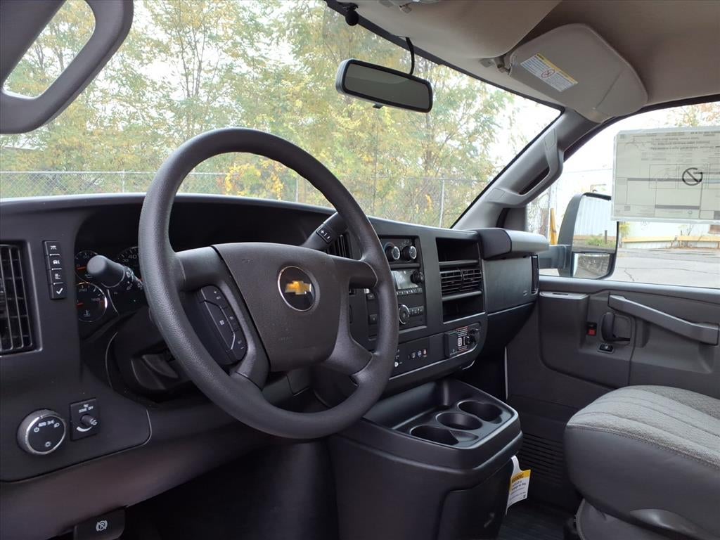 2025 Chevrolet Express Cutaway 3500 1WT