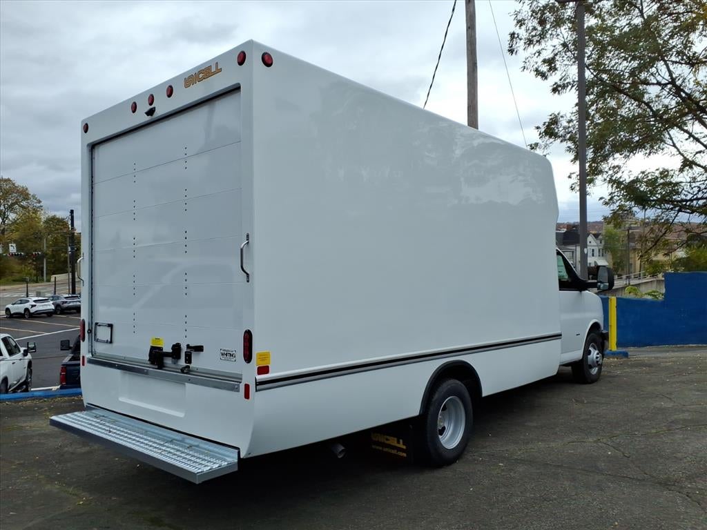 2025 Chevrolet Express Cutaway 3500 1WT