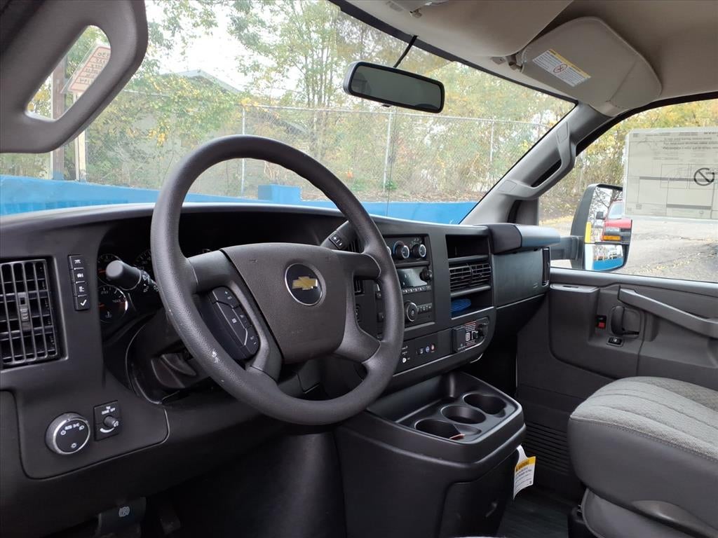 2025 Chevrolet Express Cutaway 3500 1WT